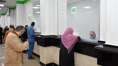  انتظام صرف منحة العمالة غير المنتظمة لـ34 ألف مستفيد بمكاتب البريد بالشرقية (صور)