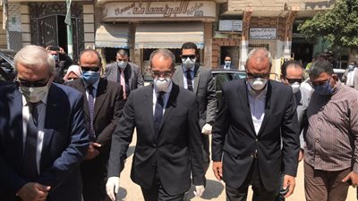 وزير الاتصالات ومحافظ القليوبية: تحديد مواعيد جديدة لمن منعتهم الظروف عن صرف منحة الحكومة للعمالة غير المنتظمة