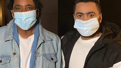 بـ الكمامة .. الكينج محمد منير وتامر حسني يسجلان أوبريت أنت أقوى (صور)