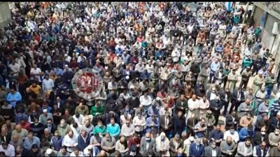 المئات يؤدون صلاة الجنازة على الشهيد محمد الحوفي بدمنهور