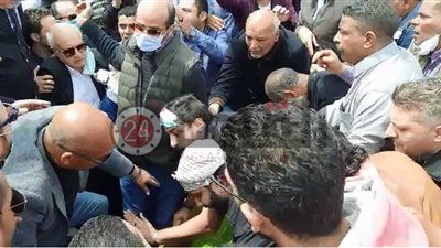 شاهد لحظة دفن الشهيد محمد الحوفي بمسقط رأسه بدمنهور (فيديو)