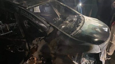 السيطرة على حريق نشب بسيارتين دون وقوع إصابات بالبحيرة | صور