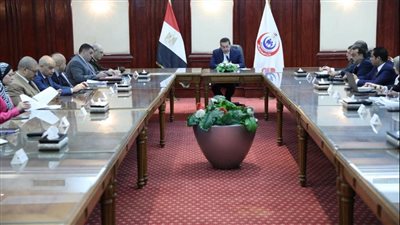 وزير الصحة يوجه بدراسة توحيد البرامج التدريبية للعاملين ببنوك الدم وفقًا لأحدث الأساليب العالمية