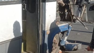 إصابة 11 شخصا في حادث تصادم أتوبيس بسيارة نقل على طريق اسبيكو بالسلام| صور