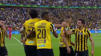 حجازي وطارق حامد يقودان اتحاد جدة للفوز على ضمك بثلاثية في الدوري السعودي