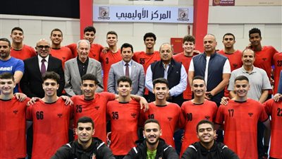 وزير الرياضة يشهد تدريبات منتخبات اليد رفقة رئيس الاتحاد الدولي