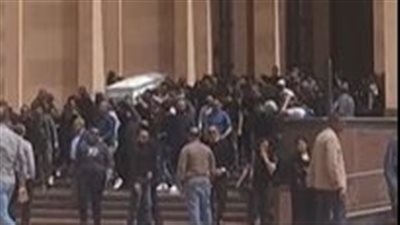 بالدموع.. انهيار الفنانة دينا الشربيني أثناء تشييع جثمان والدها بمسجد المشير طنطاوي| بث مباشر 