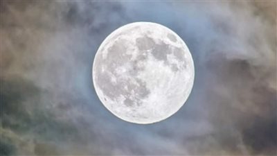 بدر رمضان يزين سماء الوطن العربي الليلة