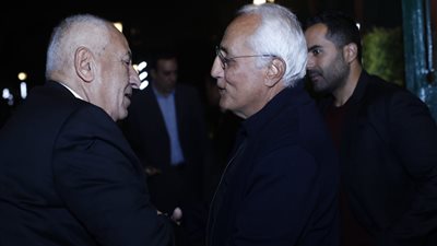 صفوان ثابت وياسين منصور يقدمان واجب العزاء في والدة زوجة المحامي محمد حمودة | صور