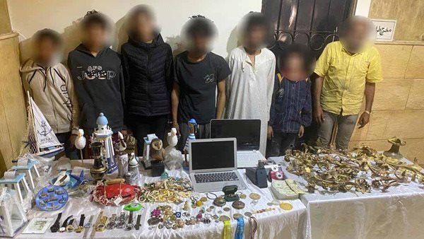 المتهمين والمضبوطات