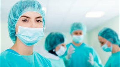 عمل الأطباء لساعات طويلة يمكنهم من وصف مواد أفيونية ومضادات حيوية | دراسة 