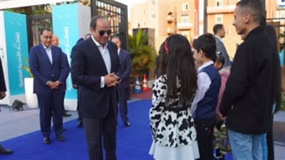 السيسي يصل إلى مدينة الأسمرات لتناول وجبة الإفطار مع المواطنين