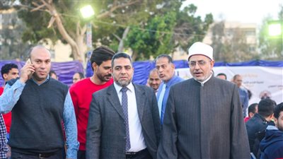 رئيس جامعة الأزهر يطمئن على إفطار الطلاب غير المقيمين بالمدن الجامعية