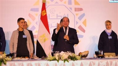 الرئيس السيسي يدير حوارا مفتوحا مع المواطنين بالأسمرات 