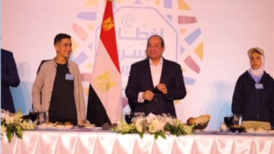 السيسي خلال إفطار الأسرة المصرية بالأسمرات: نسعى لتوفير مليون فرصة عمل سنويًا