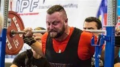 متحول جنسيًا يحطم الرقم القياسي لرفع الأثقال للسيدات ويفوز بالبطولة 