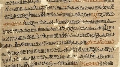 بردية عليها أعطى السائل.. متحف مطار القاهرة الدولي يحتفل بيوم اليتيم