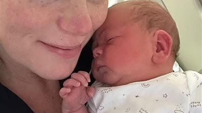 الطفل المعجزة.. سيدة تنجب طفلا بعد إزالة مبايضها للتغلب على السرطان 