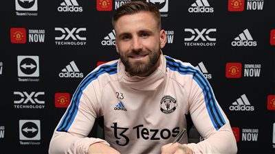 تين هاج: شاو سيغيب أمام إيفرتون.. وإريكسن جاهز للمشاركة