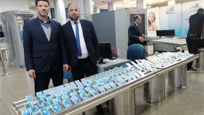 قادم من الإمارات.. ضبط راكب حاول تهريب 238 عبوة مستلزمات طب الأسنان بمطار القاهرة