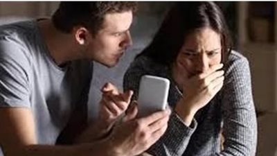كانت بتكلم أختها.. مكالمة هاتفية في منتصف الليل وراء ضرب زوج لزوجته والأخيرة تطلب الطلاق