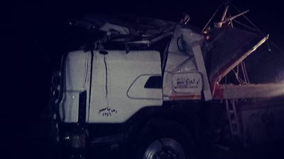انقلاب سيارة نقل محملة بالأسمنت على طريق الإسماعيلية القاهرة الصحراوي