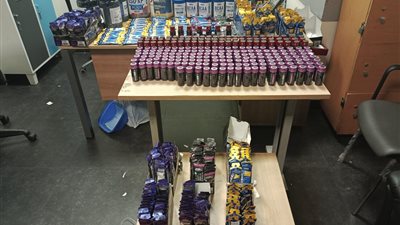 إحباط محاولة تهريب 674 عبوة مكملات غذائية بمطار القاهرة