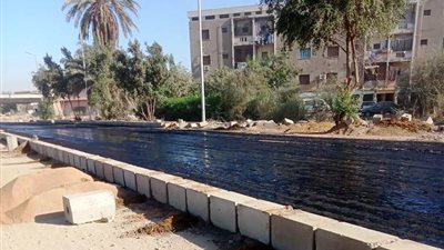 محافظ أسوان يوجه بإسراع معدلات تنفيذ مشروع تطوير ورفع كفاءة طريقي كيما والسماد