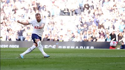 رئيس توتنهام: هاري كين أسطورة.. وأتمنى صنع تمثالا له خارج ملعبنا