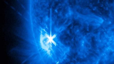  أدى لتعتيم الموجات القصيرة.. الأقمار الصناعية ترصد بقعة شمسية صباح اليوم