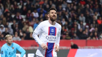 باريس سان جيرمان يفوز على نيس بثنائية وينفرد بصدارة الدوري الفرنسي