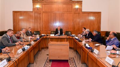  وزير الري يوجه بمواصلة أعمال التطهيرات بالترع والمصارف لإنهائها بشكل عاجل قبل فترة أقصى الاحتياجات