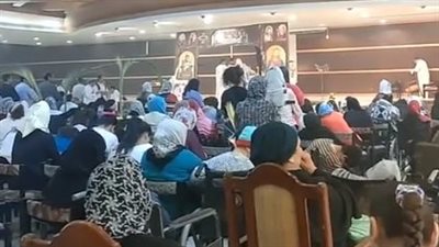 بالسعف والورود.. الأقباط يحتفلون بـ أحد الشعانين في جميع الكنائس | بث مباشر