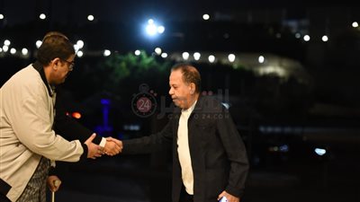 محمد محمود وأيمن عزب أول الحاضرين في عزاء شيرين الطحان | صور