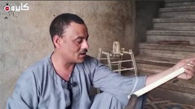 صنعة في اليد تغني عن أي حد.. رضا يُبدع في صناعة الفوانيس من جريد النخيل بالمنيا| فيديو