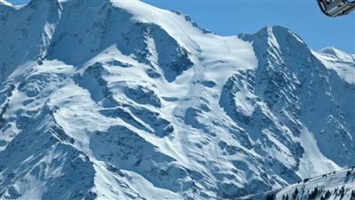 وفاة وإصابة 13 شخصا في انهيار جليدي بجبال الألب الفرنسية