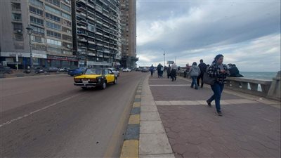 طقس اليوم.. الأرصاد تحذر: انخفاض في درجات الحرارة وفرص سقوط أمطار | بث مباشر