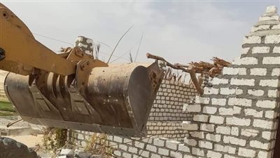 إزالة 14 حالة تعدٍ بالبناء المخالف بمركزين في المنيا