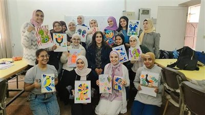 جامعة حلوان تنظم دورة تدريبية حول المشغولات اليدوية والفنون لطلاب كلية التربية | صور