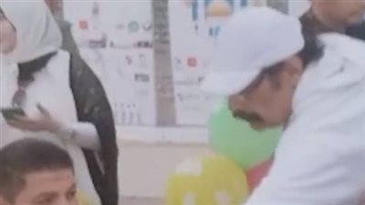 الشيف الشربيني يوزع وجبات في أطول مائدة إفطار جماعي بالشيخ زايد | بث مباشر