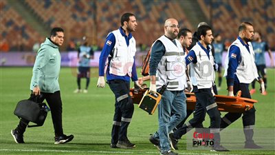 مصدر يكشف حجم إصابة عبد الله السعيد بعد خروجه على نقالة في مباراة الأهلي وبيراميدز