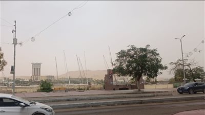 انخفاض مفاجئ في درجة الحرارة بأسوان والغيوم تملأ السماء 