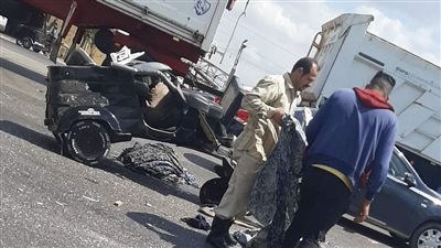 مصرع شاب وإصابة شقيقه في تصادم سيارة نقل وتوك توك بالمنوفية