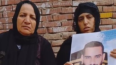 كانوا بيغيروا من جوزي.. زوجة الشاب المقتول على يد أبناء عمومته بسبب مشاجرة الأطفال بعين شمس: طعنوه قبل الفطار| بث مباشر 