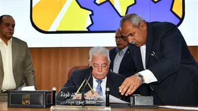 محافظ جنوب سيناء يصدق على 254 حالة تصالح على مخالفات البناء لأهالي رأس سدر