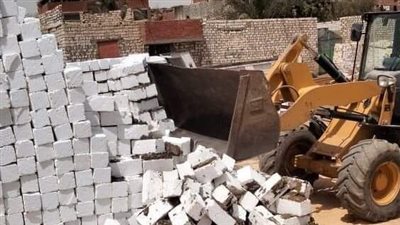 إزالة 10 حالات تعد بالبناء على الأراضي الزراعية بالمنيا
