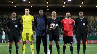 إصابة الحارس من الجمهور وفوضى بأرض الملعب.. فأل سيئ لجماهير الأهلي بشأن محمود إسماعيل حكم مباراة الرجاء