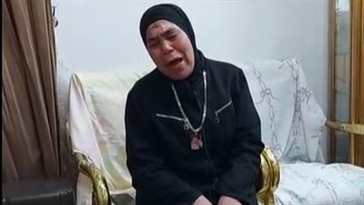 والدة ميكانيكي قتل على يد اثنين من أصدقائه ببورسعيد: ضربوه طلقة في ضهره خرجت من رقبته| بث مباشر 