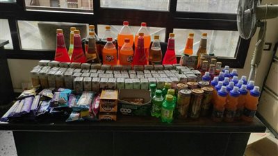 حلوى وإندومي وعصائر.. تموين بورسعيد تحبط محاولة بيع كميات من المواد الغذائية منتهية الصلاحية