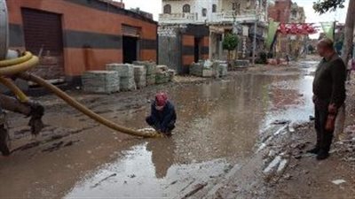 سيارات لـ كسح وشفط مياه الأمطار بالشرقية | صور